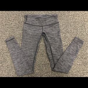 Lululemon leggings in black and grey SIZE 4
